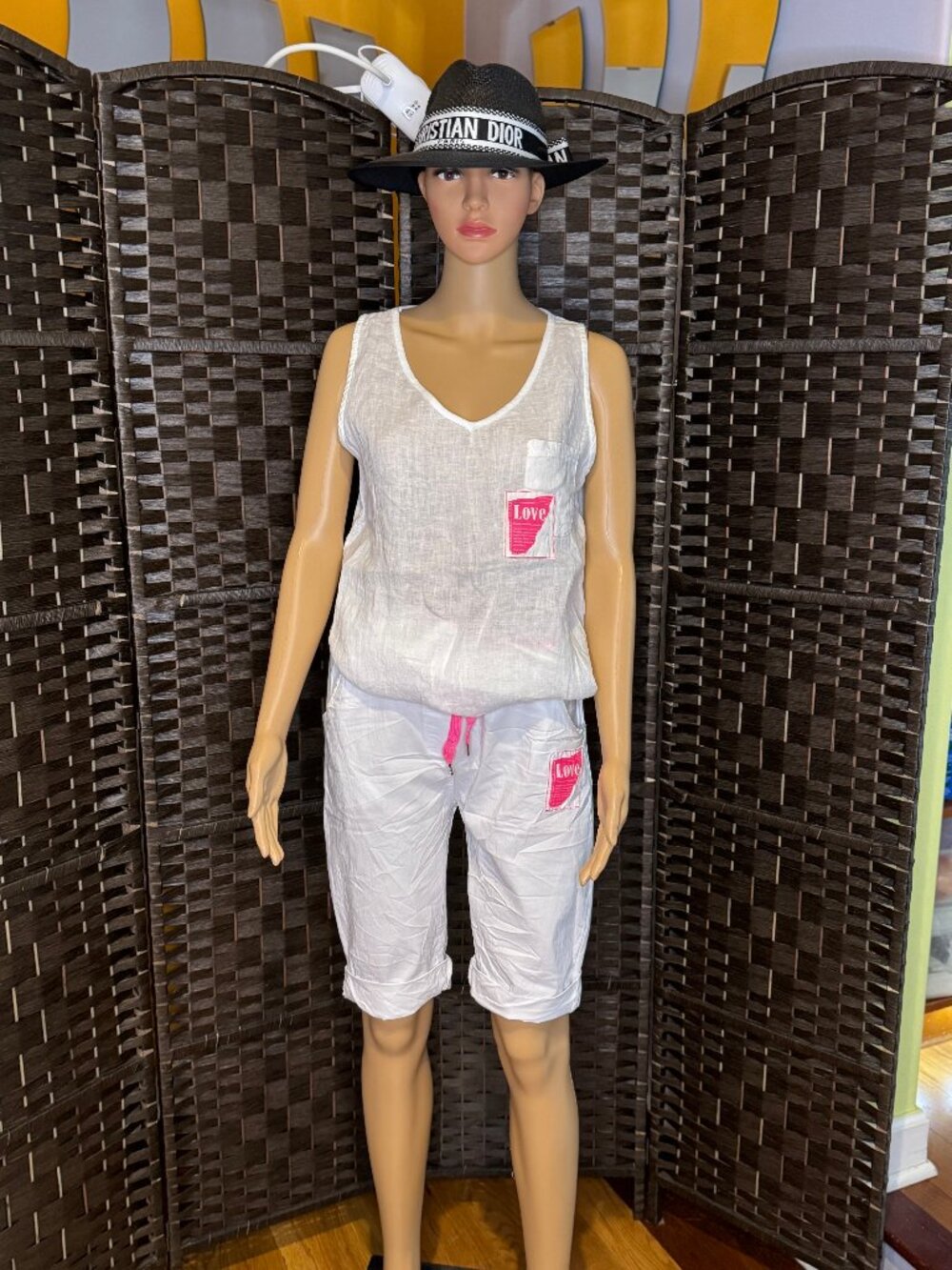 WOMEN WHITE SHORTS SIZE S/L